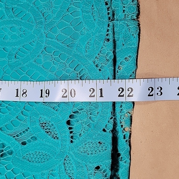 Loft Size 4 Lace Overlay Pencil Skirt, Pristine Condition - Picture 7 of 11